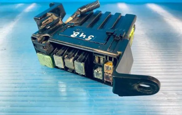 Toyota Previa (XR30, XR40) II Fuse module