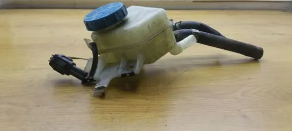 Nissan Almera Tino Master brake cylinder