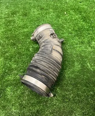 Nissan NV200 Air intake hose/pipe 70593422