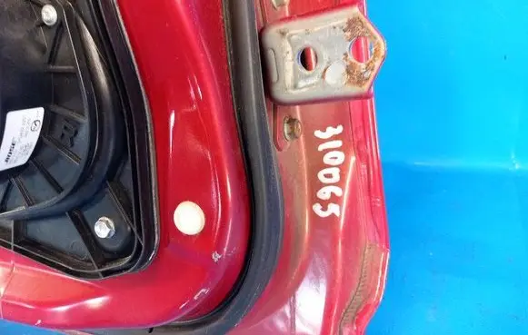 Mazda 3 II Front door lower hinge D46173240A