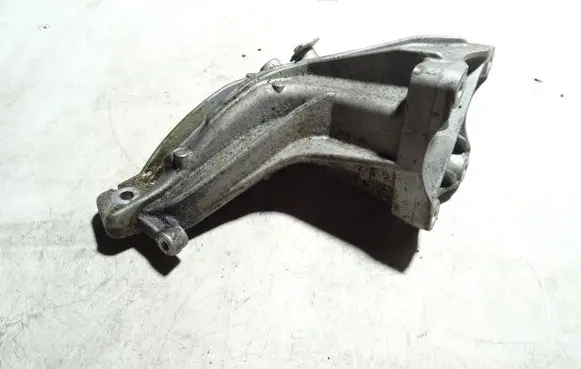 Infiniti Q50 Engine mounting bracket A2742234904