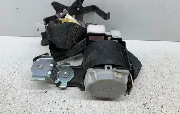 Toyota Corolla Verso E121 Rear seatbelt H073811 07299 H073818