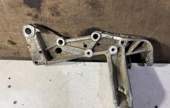 Volkswagen Jetta V Engine mounting bracket 1K0199296F