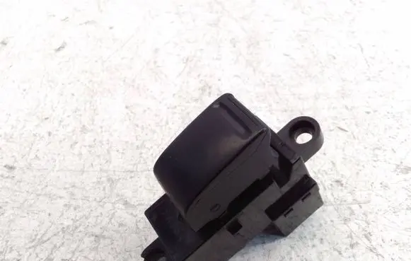 Nissan Primera Electric window control switch 25411AV600 C8DD705N 0982N1