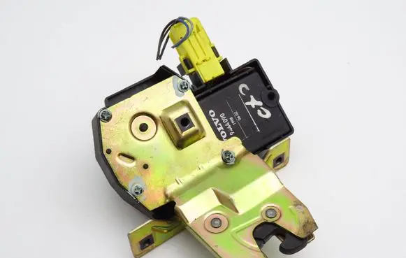 Volvo C70 Tailgate lock latch 9444090 8611158