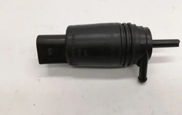 BMW 5 E60 E61 Windscreen/windshield washer pump 8377612