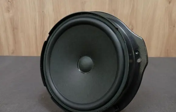 Mercedes-Benz E A207 Front door speaker 2048201902 A2048201902
