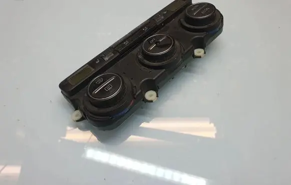 Volkswagen PASSAT B6 Climate control unit