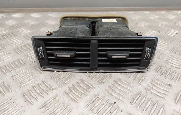 Audi Q7 4M Rear air vent grill 4M0819203F