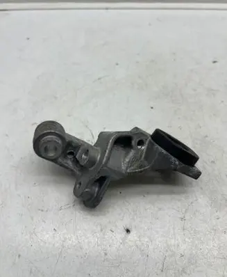 Engine mounting bracket