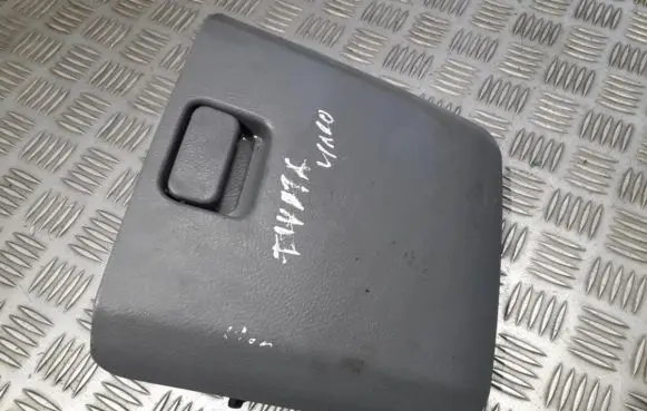 Glove box