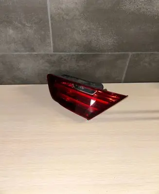 Tailgate rear/tail lights