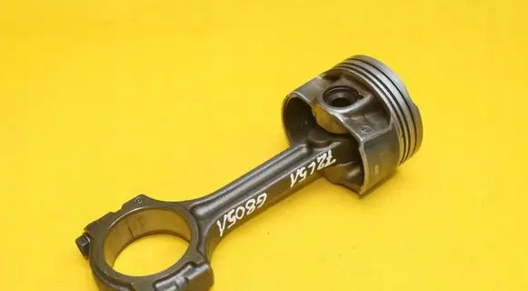 Renault Clio IV Piston with connecting rod