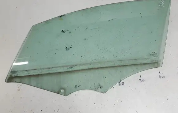 Peugeot 508 Front door window glass four-door
