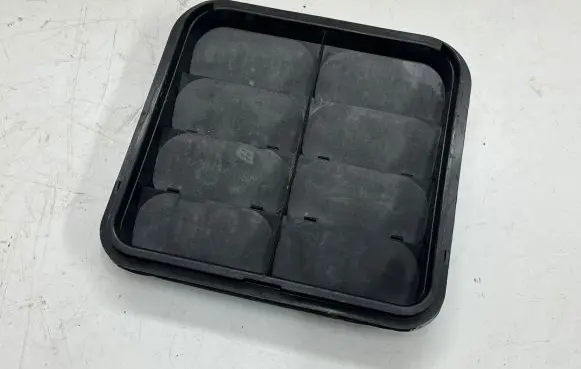 Porsche Cayenne (9Y0 9Y3) Quarter panel pressure vent 4M0819181A