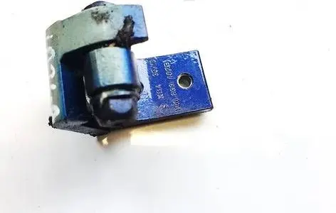 Skoda Octavia Mk2 (1Z) Rear door lower hinge 1z0833402b