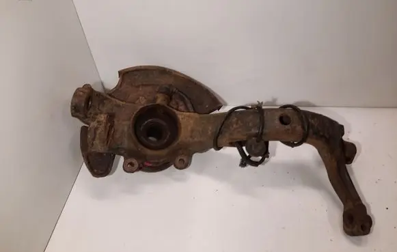Volkswagen PASSAT B5 Front wheel hub 8D0407258