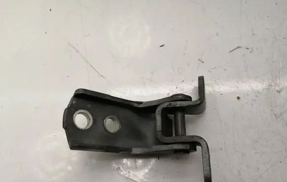 Toyota Avensis T250 Front door upper hinge 687200D010