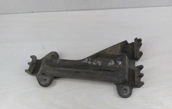 Audi A6 S6 C4 4A Front bumper mounting bracket 4A0807284A