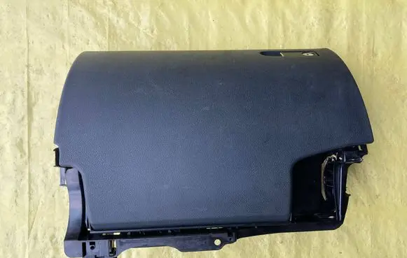 Mercedes-Benz C AMG W204 Glove box A2046800011