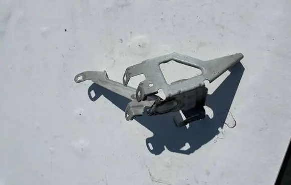 BMW 6 F12 F13 Fender mounting bracket