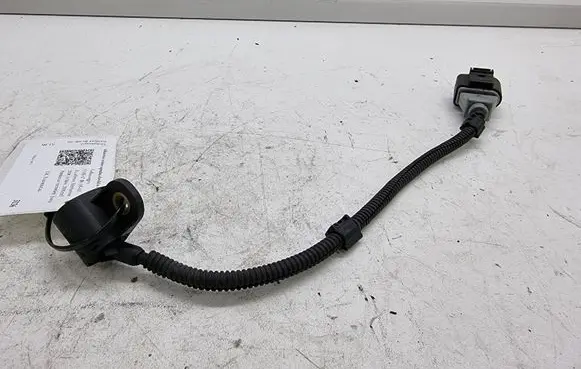 Volkswagen PASSAT B6 Crankshaft speed sensor 9805940