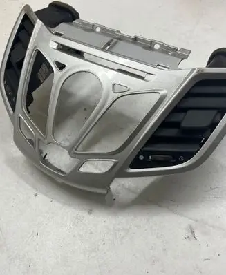 Ford Fiesta Dash center air vent grill 8A6118A802BGW
