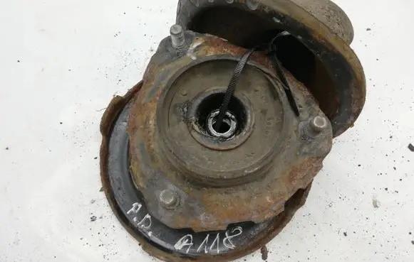 Toyota Avensis T220 Front upper strut mount NOCODE