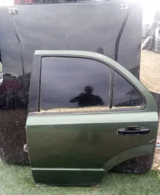 KIA Sorento Rear door
