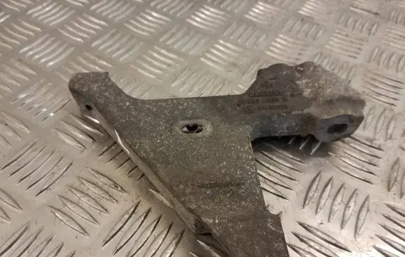 Opel Vivaro Gearbox mounting bracket 24483J609R 93454725 114701