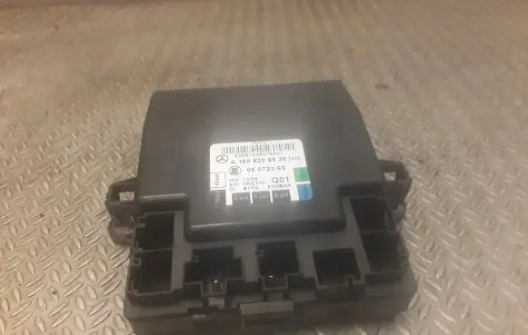 Mercedes-Benz A W169 Door control unit/module 1698208526