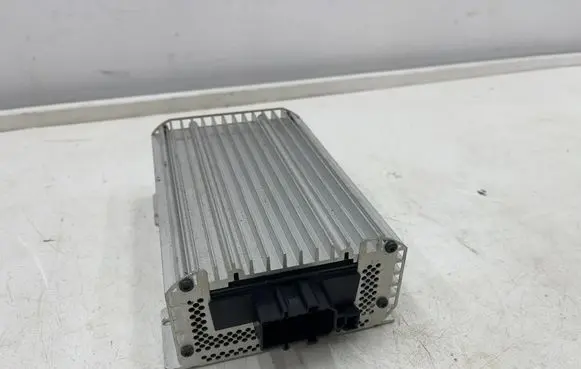 Audi A8 S8 D3 4E Aerial antenna amplifier 4E0035223