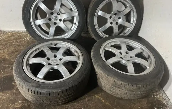 Nissan 350Z R18 alloy rim 