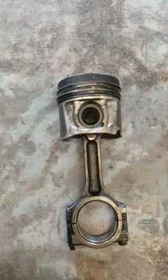 Nissan X-Trail T32 Piston with connecting rod