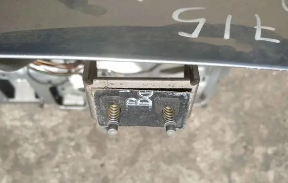 Ford Mondeo Mk III Tailgate/trunk/boot hinge