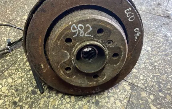 BMW 5 E60 E61 Front wheel hub