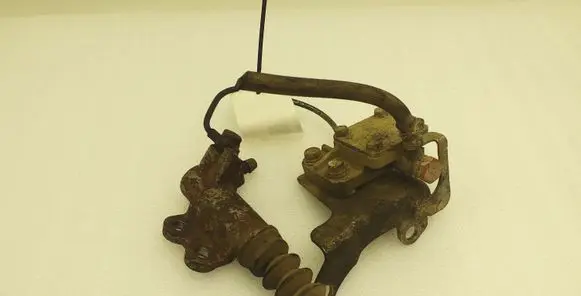 Mitsubishi L200 Clutch slave cylinder 