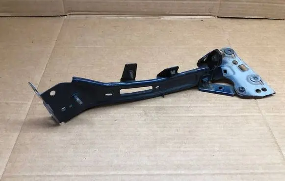 Audi A4 S4 B9 Fender mounting bracket 8W0821136B