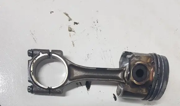 Volkswagen PASSAT B5 Piston with connecting rod A2142 R210699