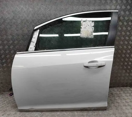 Opel Astra J Front door 13330765
