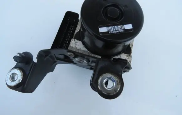 Volvo V70 ABS Pump 30681619 10092604053 000404972C1