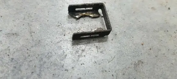 Volkswagen Golf III Fuel Injector clamp holder 035906037
