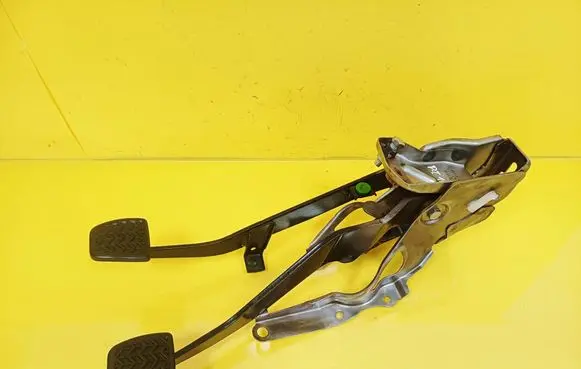 Peugeot 107 Pedal assembly 471100H020