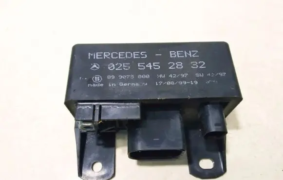 Mercedes-Benz A W168 Glow plug pre-heat relay 0255452832 899075000