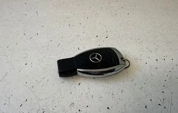Mercedes-Benz C W204 Ignition key/card