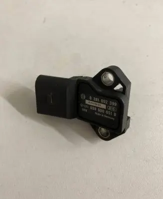 Volkswagen Golf V Air pressure sensor 038906051B 0281002399