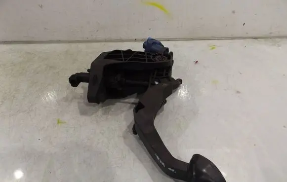 Seat Ibiza IV (6J,6P) Clutch pedal 6R071117B