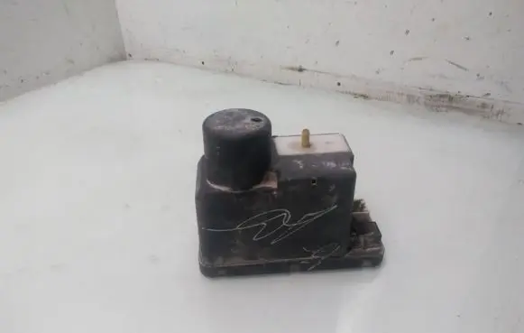 Audi A6 S6 C4 4A Central locking vacuum pump 4A0862257C