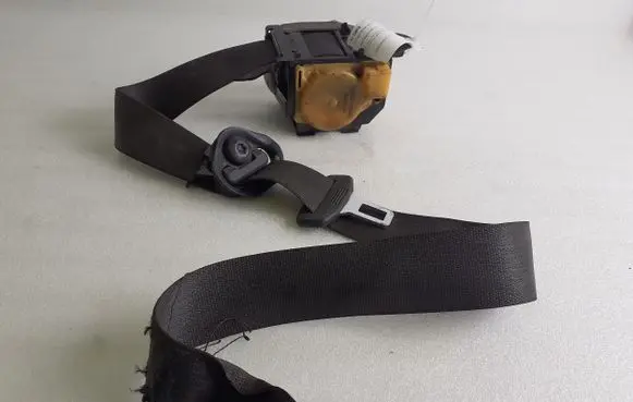 Opel Insignia A Front seatbelt 3063932AA A9C07