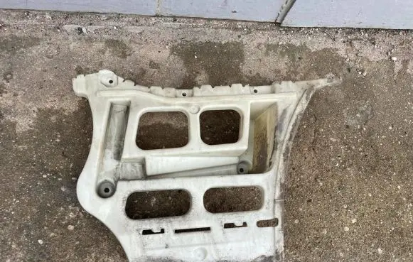 BMW 3 E90 E91 Bumper support mounting bracket corner 7906506